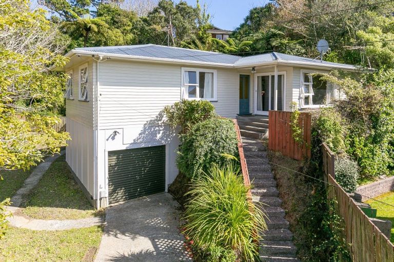 Photo of property in 29 Kahikatea Grove, Paparangi, Wellington, 6037