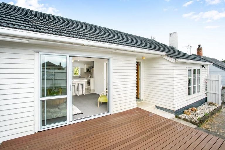 Photo of property in 24 Northall Road, New Lynn, Auckland, 0600