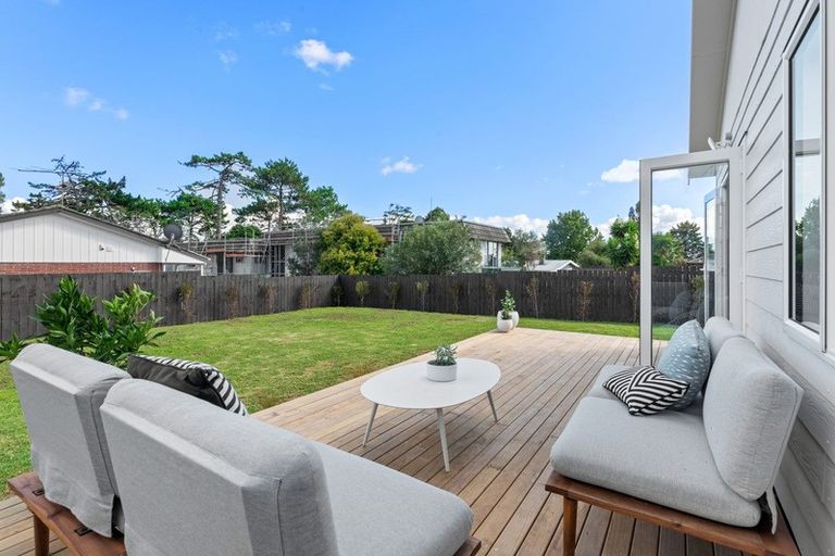 Photo of property in 122a Lynwood Road, New Lynn, Auckland, 0600