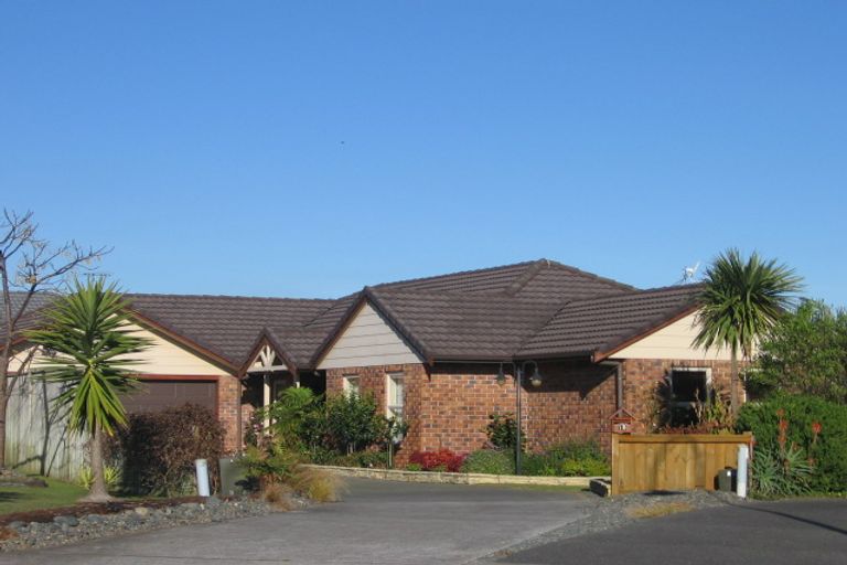 Photo of property in 19 Newbliss Crescent, East Tamaki Heights, Auckland, 2016