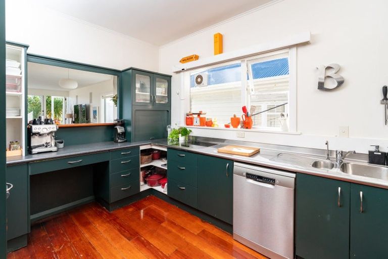 Photo of property in 37 The Crescent, Roseneath, Wellington, 6011