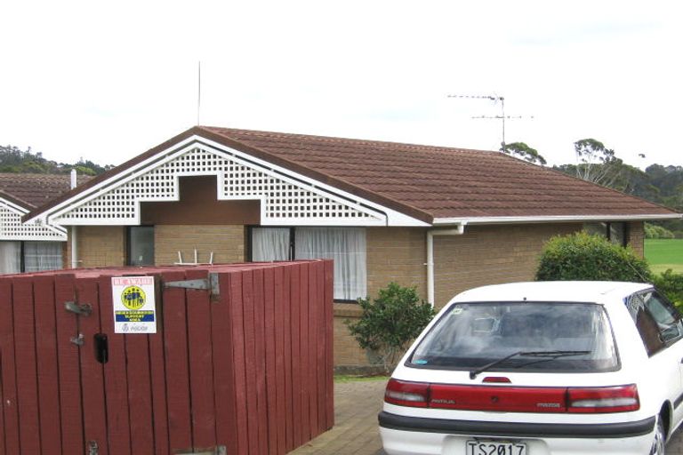 Photo of property in Shepherds Park Retirement Village, 14/2 John Bracken Way, Beach Haven, Auckland, 0626