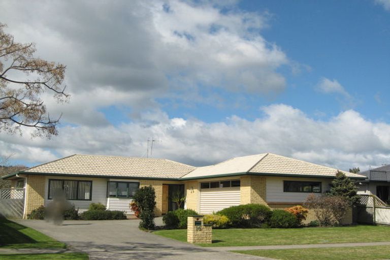 Photo of property in 16 Edgewater Grove, Whakatane, 3120