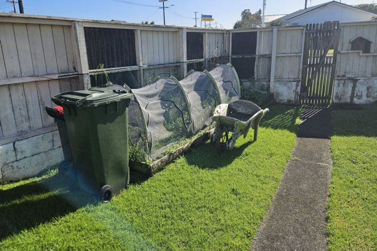 Photo of property in 2 Saxton Road, Upper Vogeltown, New Plymouth, 4310