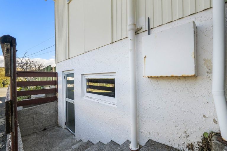Photo of property in 94 Omata Road, Marfell, New Plymouth, 4310