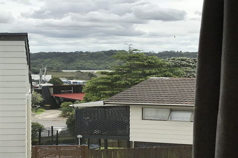 Photo of property in 1/19 Tree View Avenue, Glenfield, Auckland, 0629