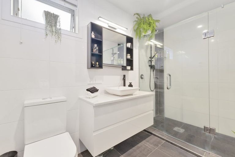 Photo of property in 49a The Esplanade, Eastern Beach, Auckland, 2012