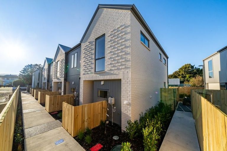 Photo of property in 31-33 Chapman Crescent, Naenae, Lower Hutt, 5011