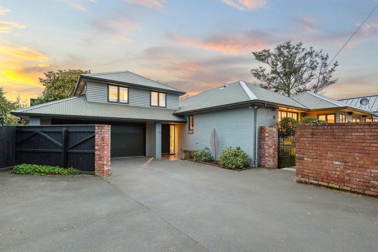 Photo of property in 21 Garreg Road, Fendalton, Christchurch, 8052