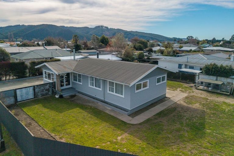 Photo of property in 2 Martin Avenue, Wakefield, 7025