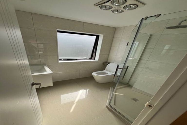 Photo of property in 28e Tiraumea Drive, Pakuranga, Auckland, 2010