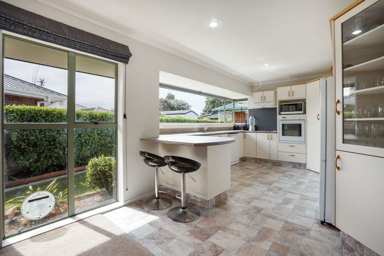 Photo of property in 4 Rothesay Place, Highbury, Palmerston North, 4412