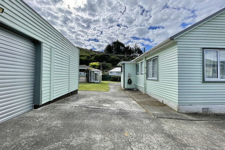 Photo of property in 5 Ingram Street, Naenae, Lower Hutt, 5011