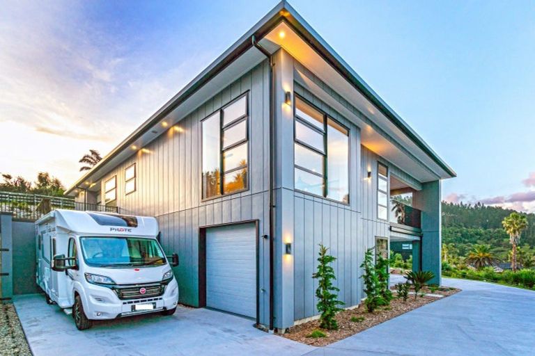 Photo of property in 11 Titoki Lane, Whangamata, 3691