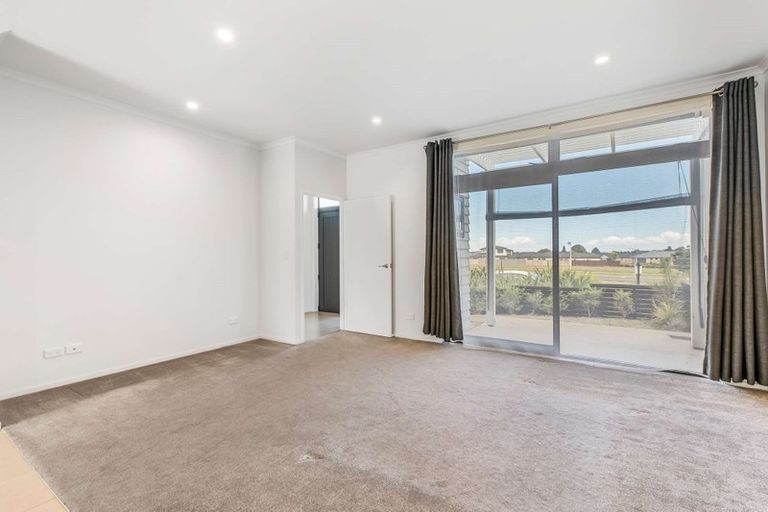 Photo of property in 2 Fermi Lane, Papakura, 2110