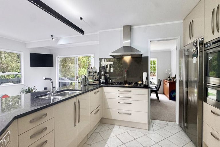 Photo of property in 19 Ravenstone Place, Chatswood, Auckland, 0626