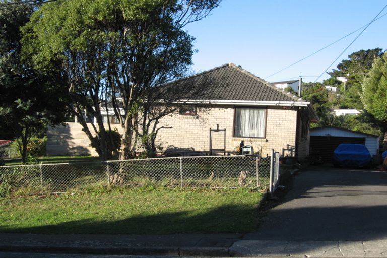Photo of property in 17 Lyndfield Lane, Newlands, Wellington, 6037
