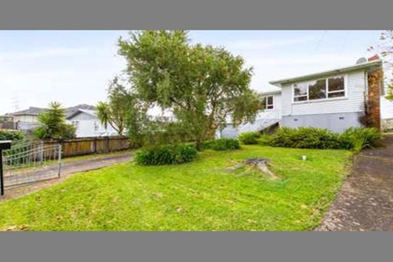 Photo of property in 2/8 Rickards Place, New Lynn, Auckland, 0600