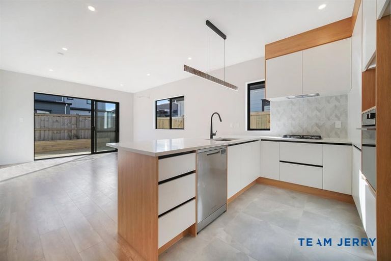 Photo of property in 27 Huringa Road, Karaka, 2113