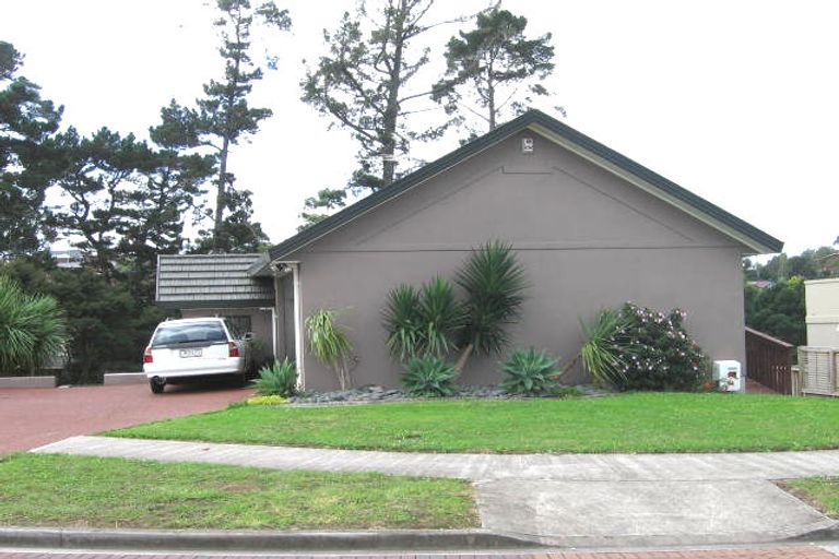 Photo of property in 2 San Vito Place, Henderson, Auckland, 0612