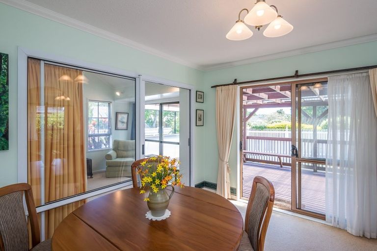 Photo of property in 16 Richmond Avenue, Waikanae, 5036