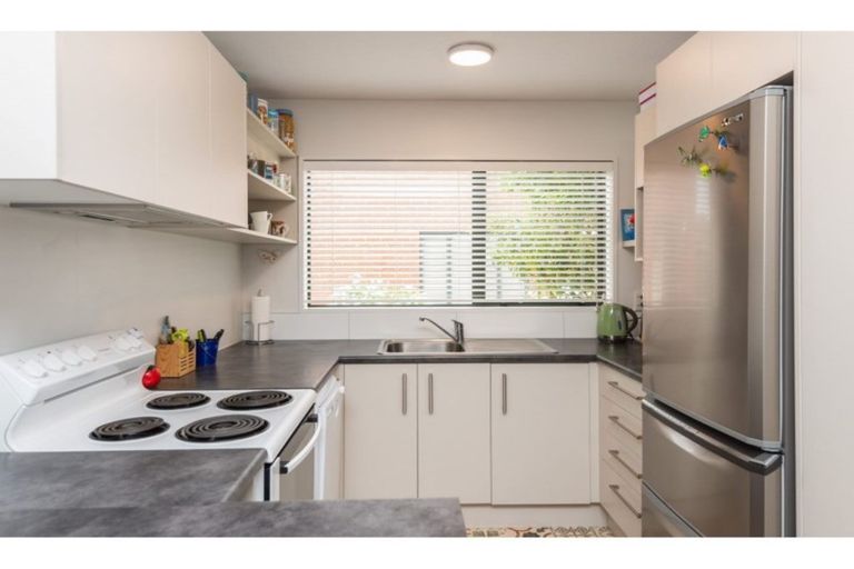 Photo of property in 2/15 Coles Place, St Albans, Christchurch, 8014