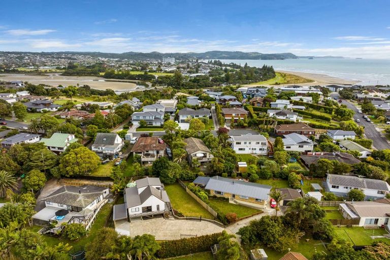 Photo of property in 38 Thorburn Avenue, Red Beach, 0932