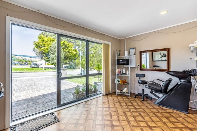 Photo of property in 2 Realm Drive, Paraparaumu, 5032