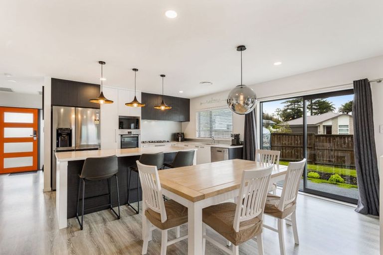 Photo of property in 6 Dida Park Drive, Kumeu, 0810