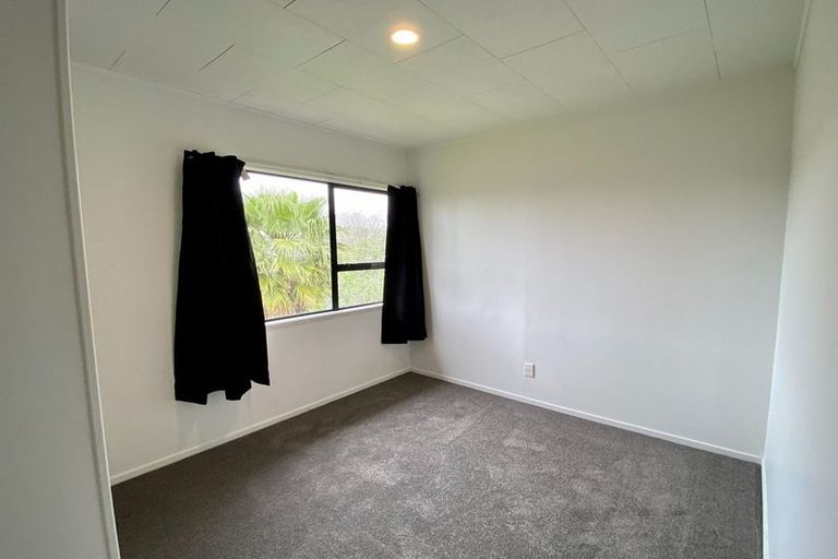 Photo of property in 2 Atlantis Place, Totara Vale, Auckland, 0629