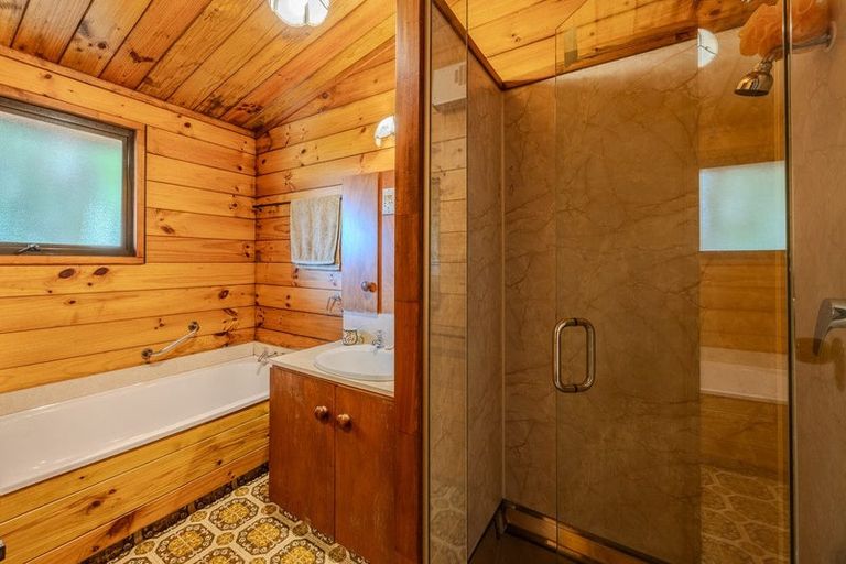 Photo of property in 24 Heuchan Lane, Wanaka, 9305