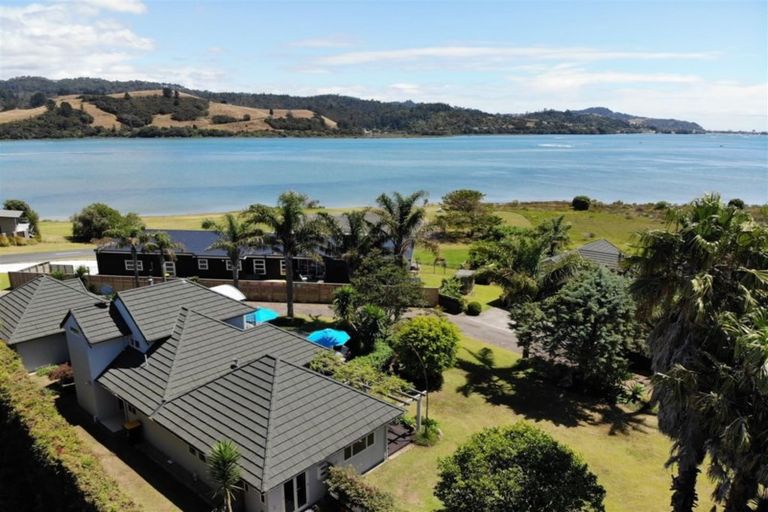 Photo of property in 98 Tangiteroria Lane, Pauanui, Hikuai, 3579