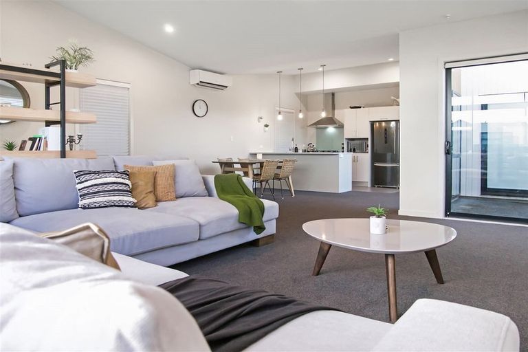 Photo of property in 17 Liberation Road, Papakura, 2110