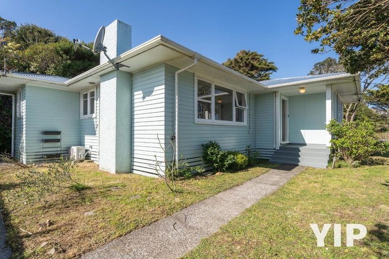 Photo of property in 58 Kenmore Street, Newlands, Wellington, 6037