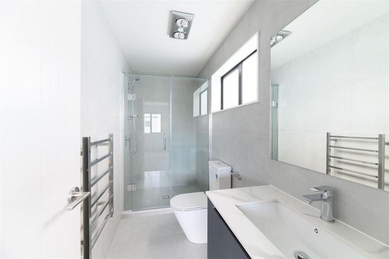 Photo of property in 33 Pilot Drive, Hobsonville, Auckland, 0616