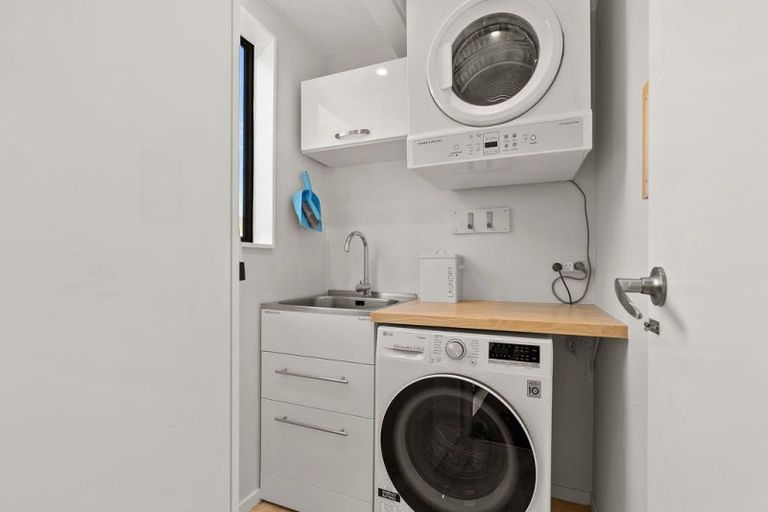 Photo of property in 42 Dominica Crescent, Grenada Village, Wellington, 6037