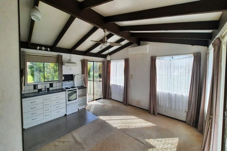 Photo of property in 22 Shoemaker Road, Waipu, 0510