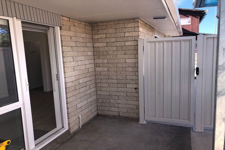 Photo of property in 1/7 Tulloch Place, Conifer Grove, Takanini, 2112