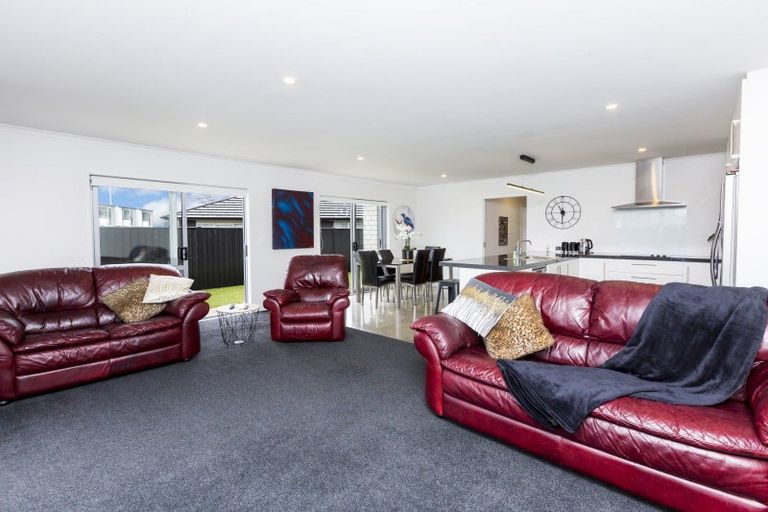 Photo of property in 14 Passchendaele Grove, Trentham, Upper Hutt, 5018