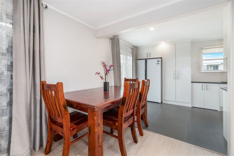 Photo of property in 308 Great North Road, Henderson, Auckland, 0612