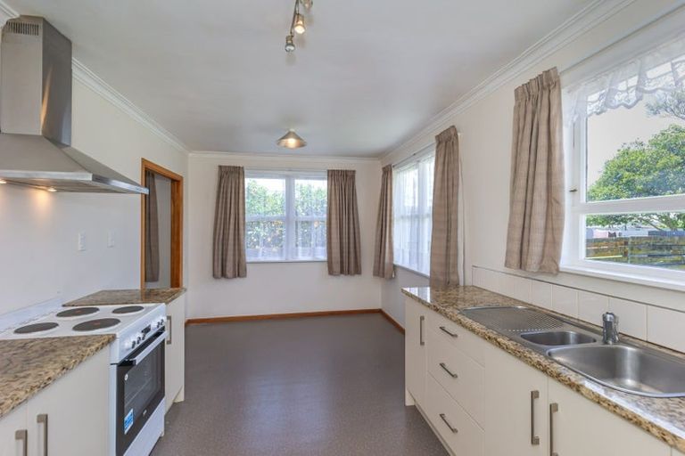 Photo of property in 16 Ferguson Street, Levin, 5510