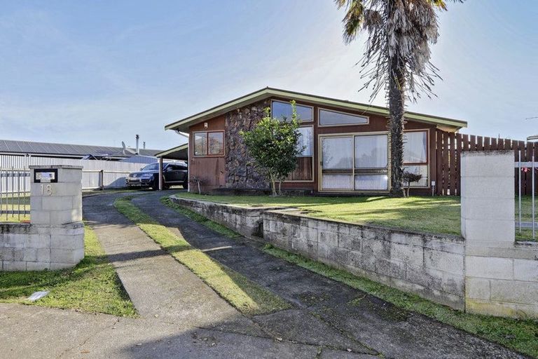 Photo of property in 18 Cortes Crescent, Flaxmere, Hastings, 4120