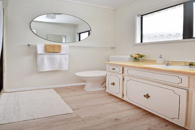 Photo of property in 4a Tower Hill, Stanmore Bay, Whangaparaoa, 0930