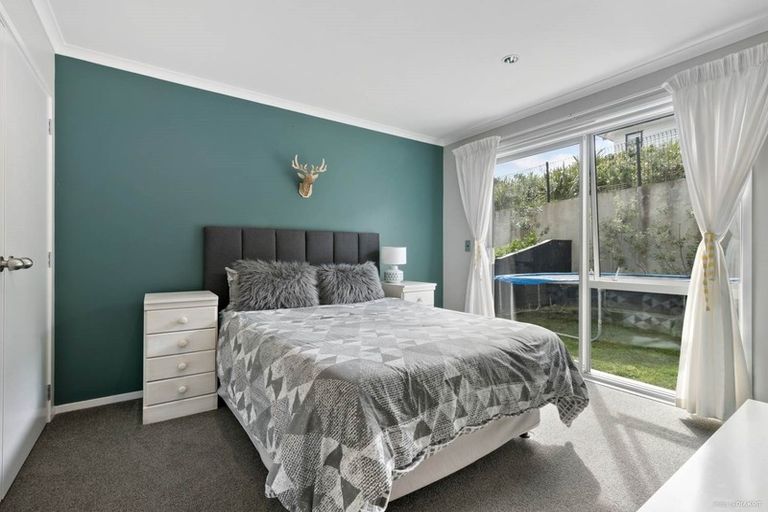 Photo of property in 4 Ian Gordon Lane, Orewa, 0931