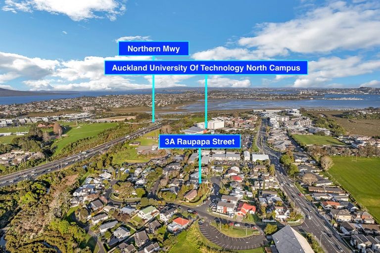 Photo of property in 3a Raupapa Street, Northcote, Auckland, 0627