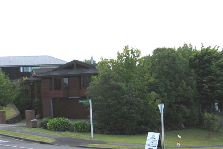 Photo of property in 1 Bronzewing Terrace, Unsworth Heights, Auckland, 0632