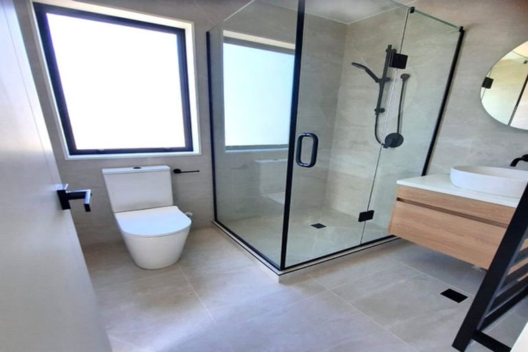 Photo of property in 121c Reeves Road, Pakuranga Heights, Auckland, 2010