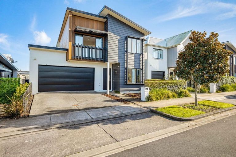 Photo of property in 6 Sacred Kingfisher Road, Hobsonville, Auckland, 0616