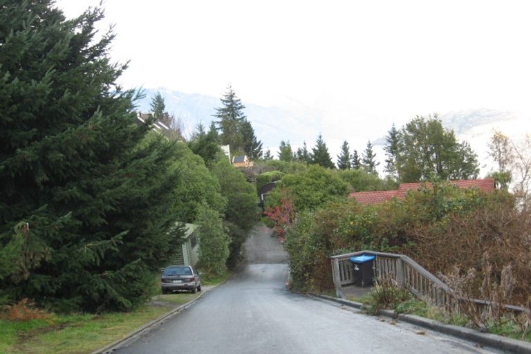Photo of property in 18 Mckerrow Place, Sunshine Bay, Queenstown, 9300