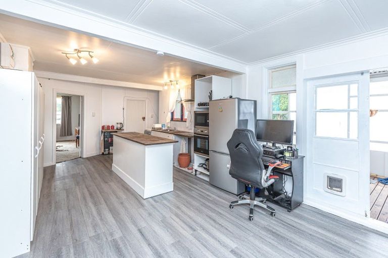 Photo of property in 40 Hussey Street, Waverley, 4510